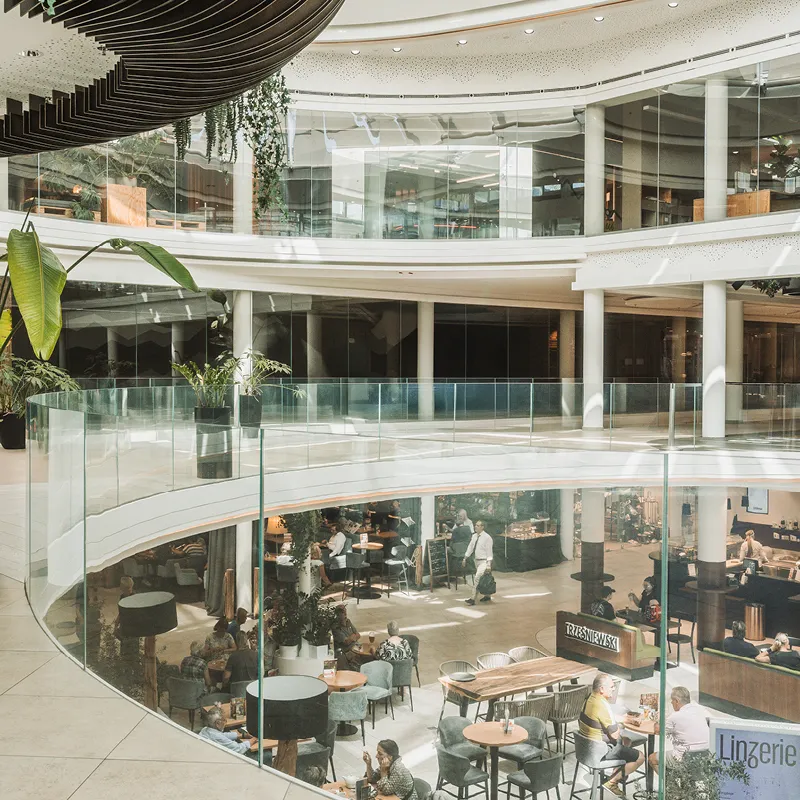 Innenbereich der Linzerie mit Geschäftsflächen